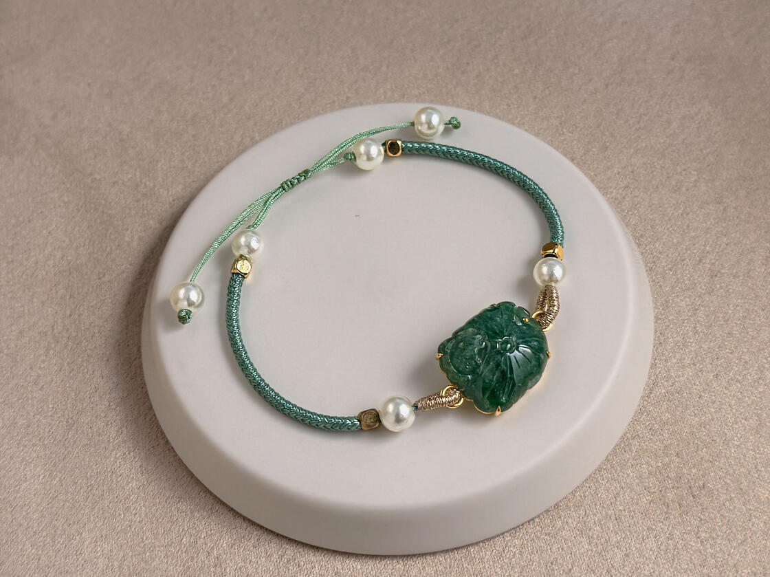 Jadeite Sheer White Leaf with intense green spacer on retail display