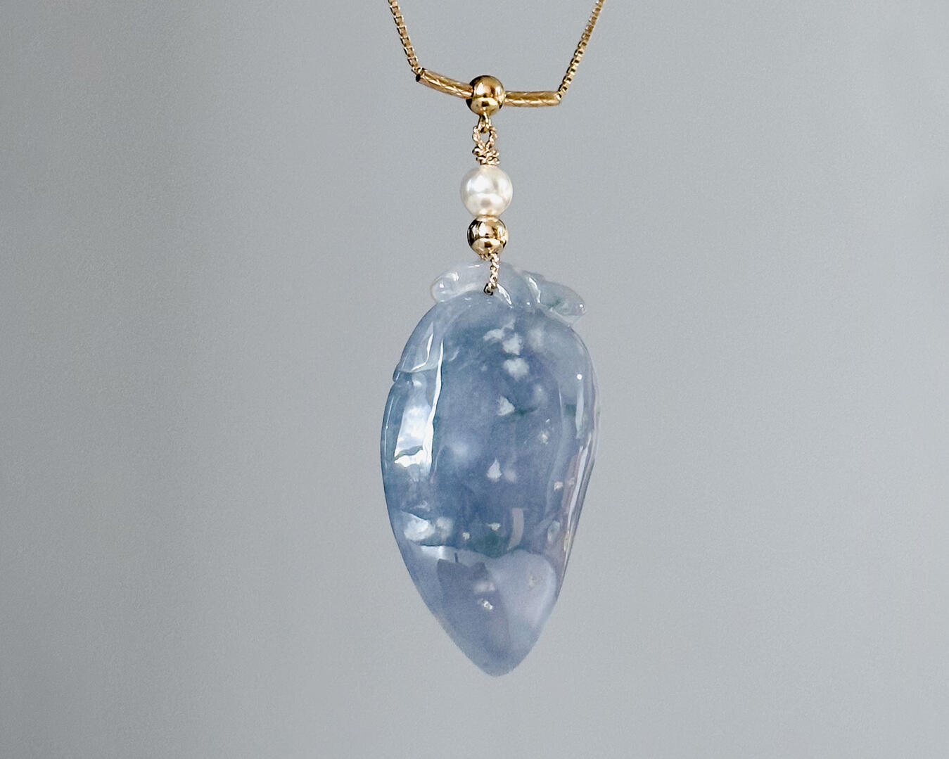 Purple Jadeite Pendant will always be centralised